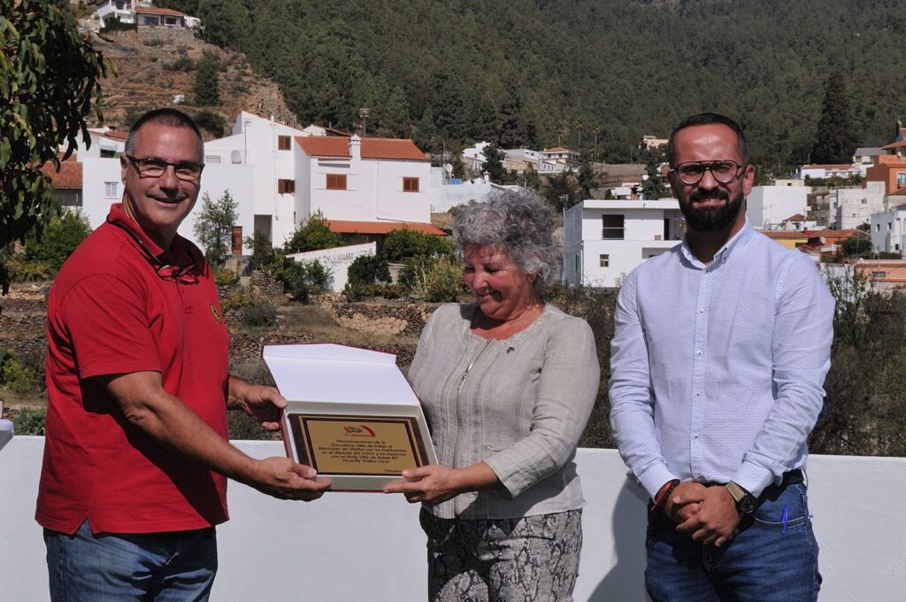 Poli Delgado, presidente de la Escudería Villa de Adeje y Agustina Beltrán, alcaldesa de Vilaflor
